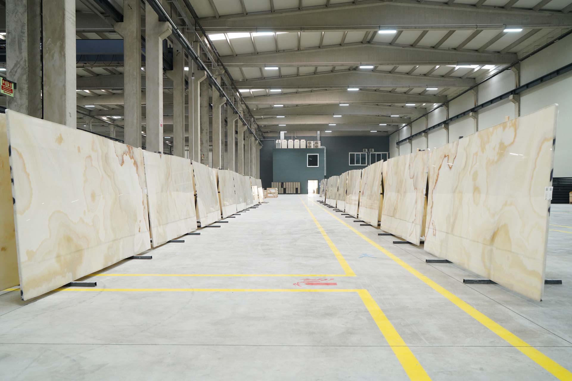 WHITE ONYX (CC) KAMER MARBLE