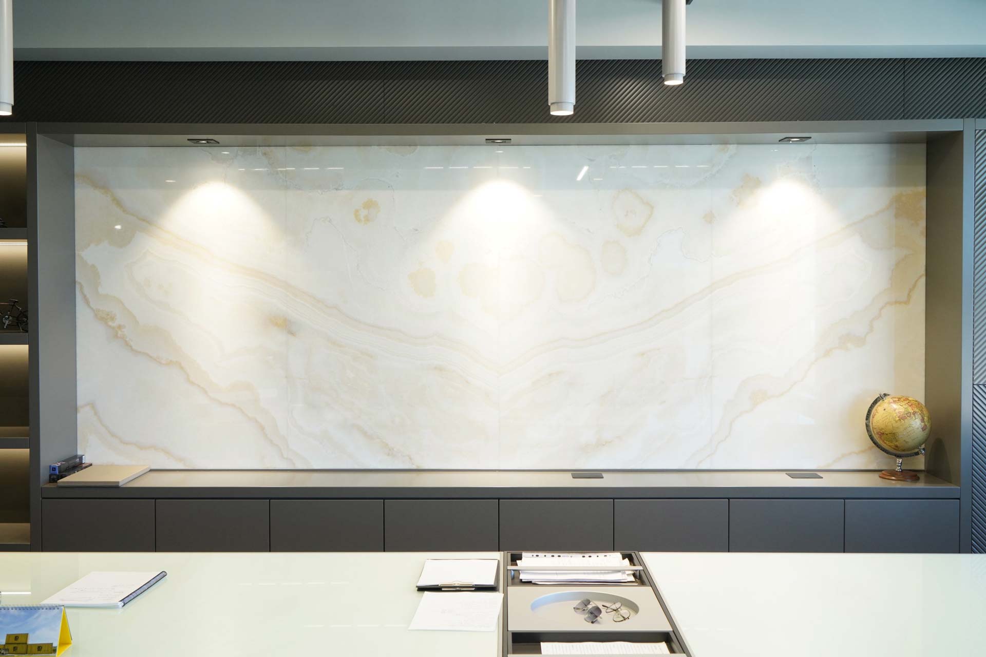 WHITE ONYX (CC) KAMER MARBLE