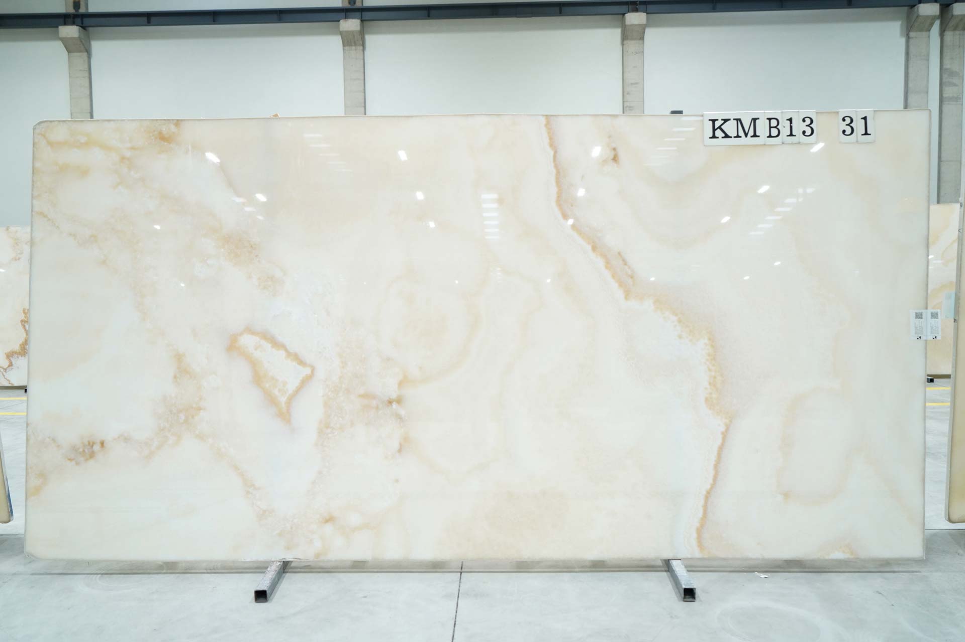 WHITE ONYX (CC) KAMER MARBLE